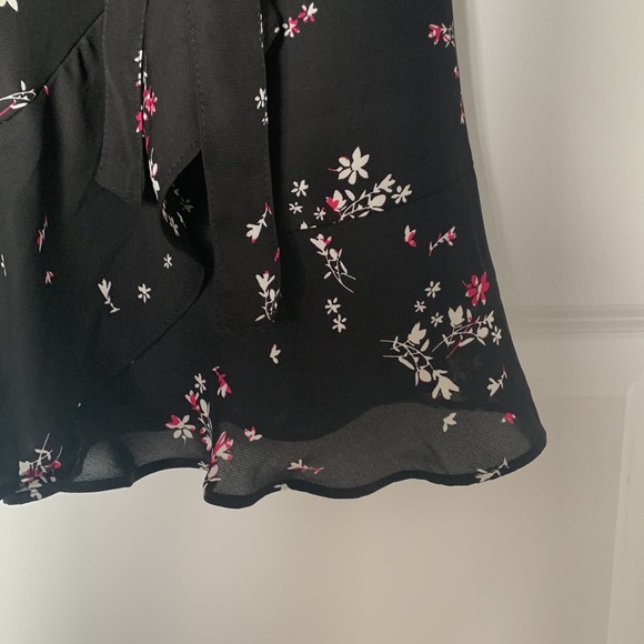 Dynamite Floral Dress - Picture 5 of 6